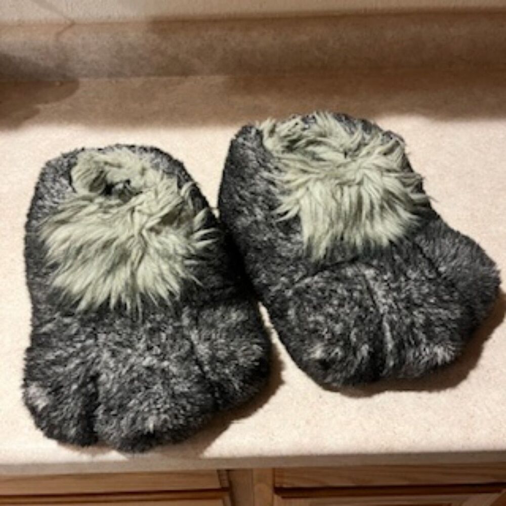 Size: One Size Fits Most "Big Foot" Slippers . Pre Owned